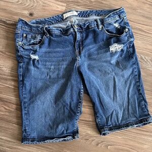 TORRID Distressed Bermuda Jeans Shorts - PLUS 20